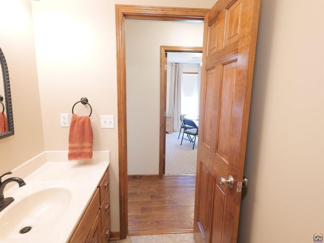 25029 Dehoff RD, Tonganoxie, KS 66086
