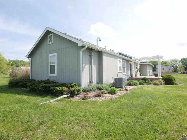 25029 Dehoff RD, Tonganoxie, KS 66086