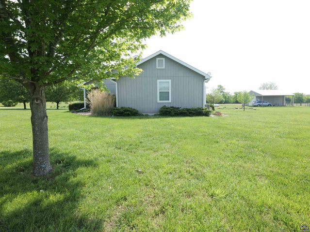 25029 Dehoff RD, Tonganoxie, KS 66086