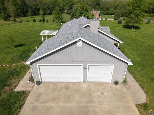 25029 Dehoff RD, Tonganoxie, KS 66086