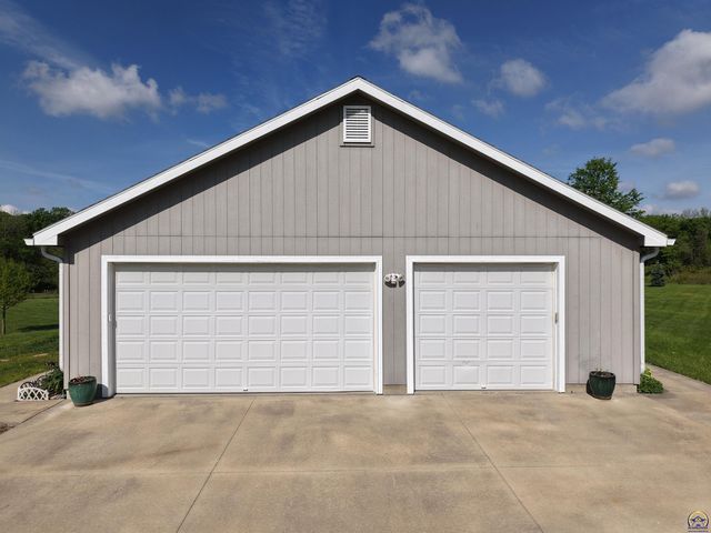 25029 Dehoff RD, Tonganoxie, KS 66086