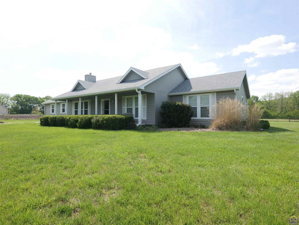 25029 Dehoff RD, Tonganoxie, KS 66086