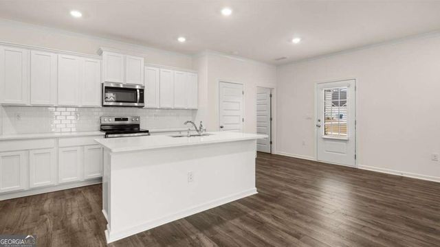 542 SILVER MOON Drive, Loganville, GA 30052