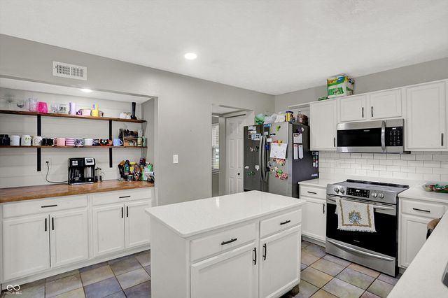 205 Myers Lake Drive, Noblesville, IN 46062