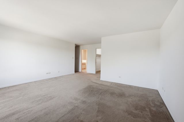 501 Lake Hinsdale Drive 408, Willowbrook, IL 60527