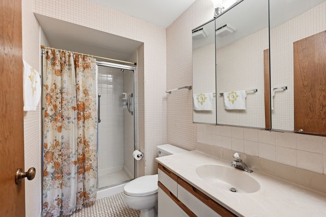 501 Lake Hinsdale Drive 408, Willowbrook, IL 60527
