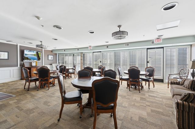 501 Lake Hinsdale Drive 408, Willowbrook, IL 60527