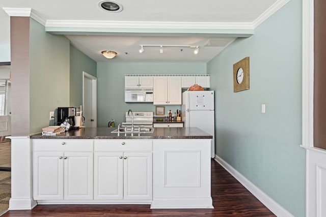 501 Lake Hinsdale Drive 408, Willowbrook, IL 60527