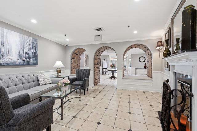 501 Lake Hinsdale Drive 408, Willowbrook, IL 60527