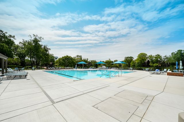 501 Lake Hinsdale Drive 408, Willowbrook, IL 60527
