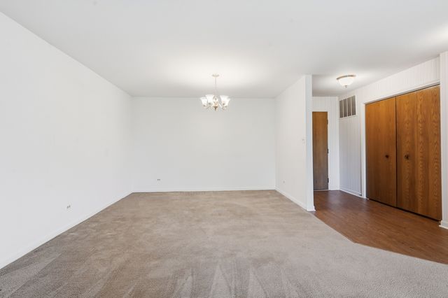 501 Lake Hinsdale Drive 408, Willowbrook, IL 60527