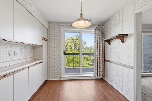 501 Lake Hinsdale Drive 408, Willowbrook, IL 60527