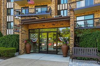 501 Lake Hinsdale Drive 408, Willowbrook, IL 60527