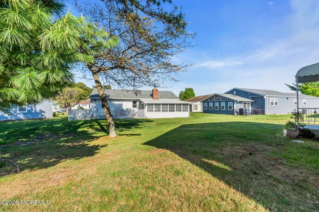 2 Sabinas Street, Toms River, NJ 08757