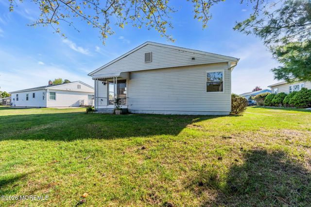 2 Sabinas Street, Toms River, NJ 08757