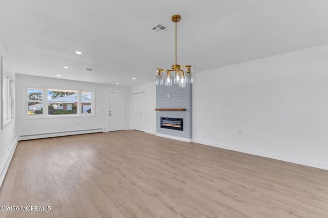 2 Sabinas Street, Toms River, NJ 08757