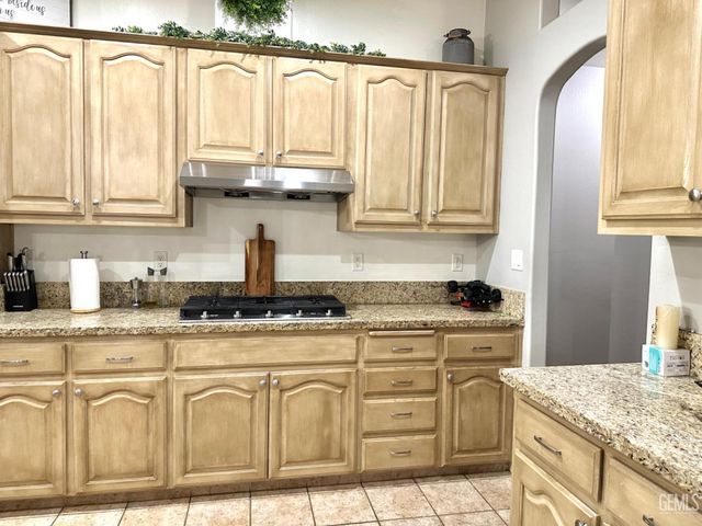 18 Claudia Autumn Drive, Bakersfield, CA 93314