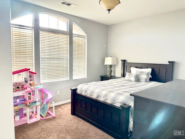 18 Claudia Autumn Drive, Bakersfield, CA 93314