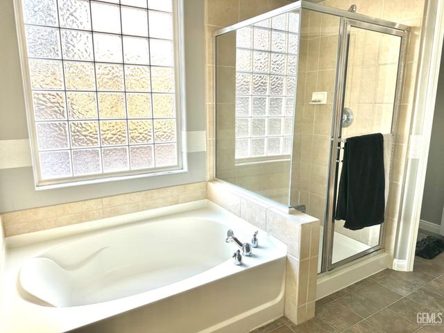 18 Claudia Autumn Drive, Bakersfield, CA 93314