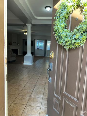 18 Claudia Autumn Drive, Bakersfield, CA 93314