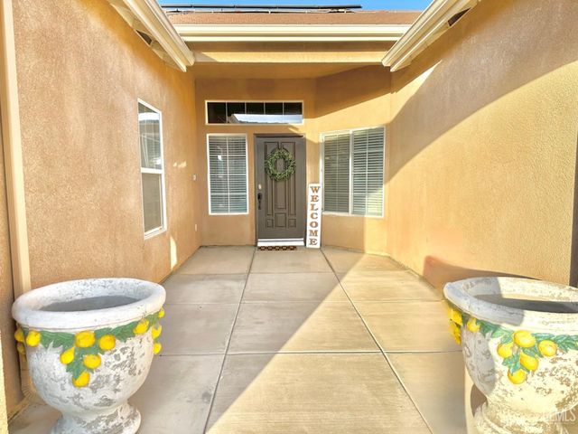 18 Claudia Autumn Drive, Bakersfield, CA 93314