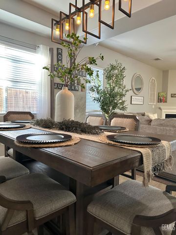 18 Claudia Autumn Drive, Bakersfield, CA 93314