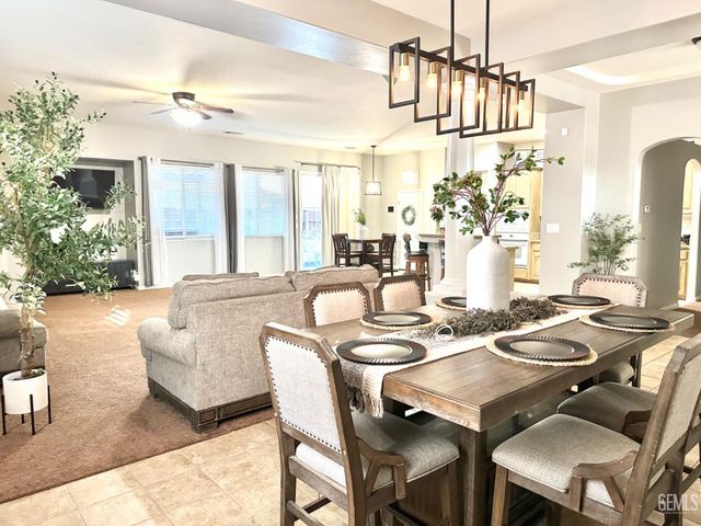 18 Claudia Autumn Drive, Bakersfield, CA 93314