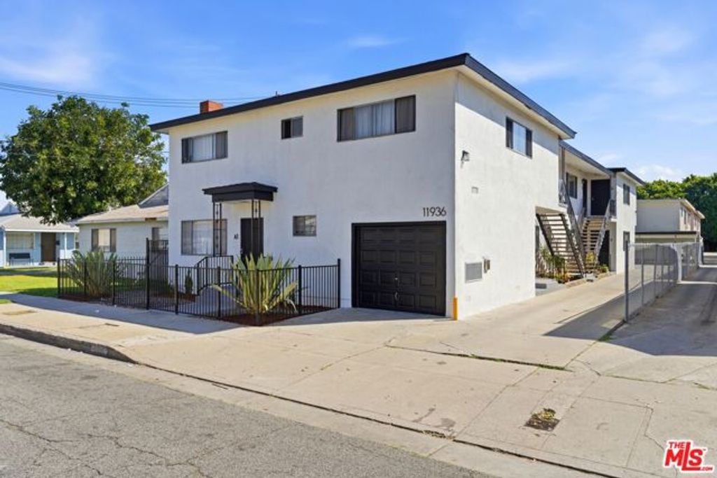 11936 Grevillea Avenue, Hawthorne, CA 90250