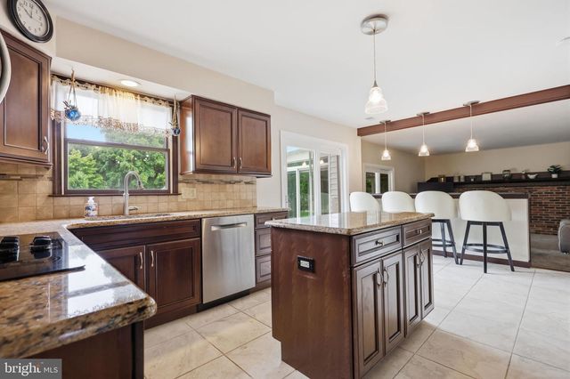 1140 CHARTER RD, Warminster, PA 18974