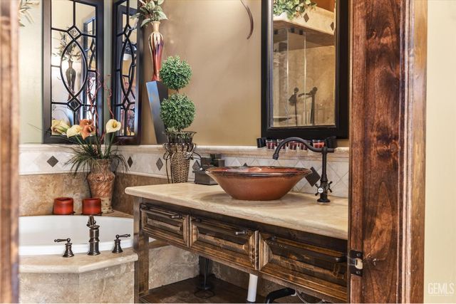 10649 Rio Mesa Drive, Bakersfield, CA 93308