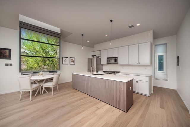 629 W 8th Street, Houston, TX 77007