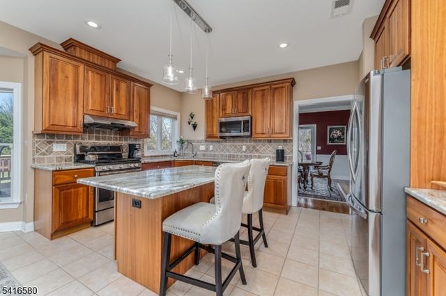 48 Mason Farm Rd, Raritan Twp., NJ 08551