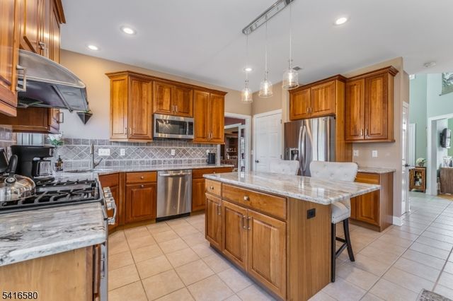 48 Mason Farm Rd, Raritan Twp., NJ 08551