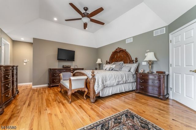 48 Mason Farm Rd, Raritan Twp., NJ 08551