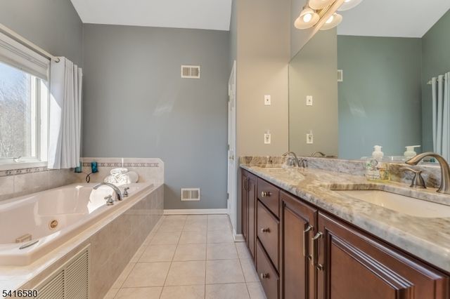 48 Mason Farm Rd, Raritan Twp., NJ 08551