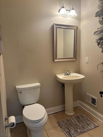 48 Mason Farm Rd, Raritan Twp., NJ 08551