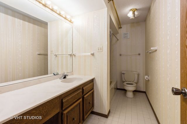 1450 Tanglewood Street 1B, Flossmoor, IL 60422