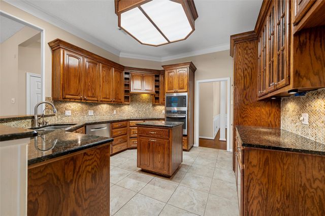 9003 Willow Bend Drive, Woodway, TX 76712