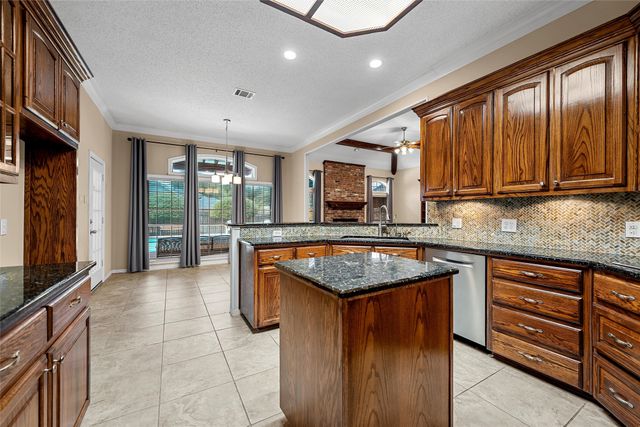 9003 Willow Bend Drive, Woodway, TX 76712