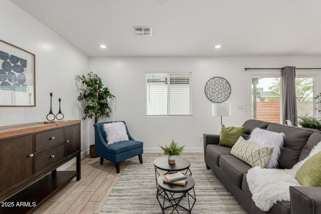 2208 E Alta Vista Road, Phoenix, AZ 85042