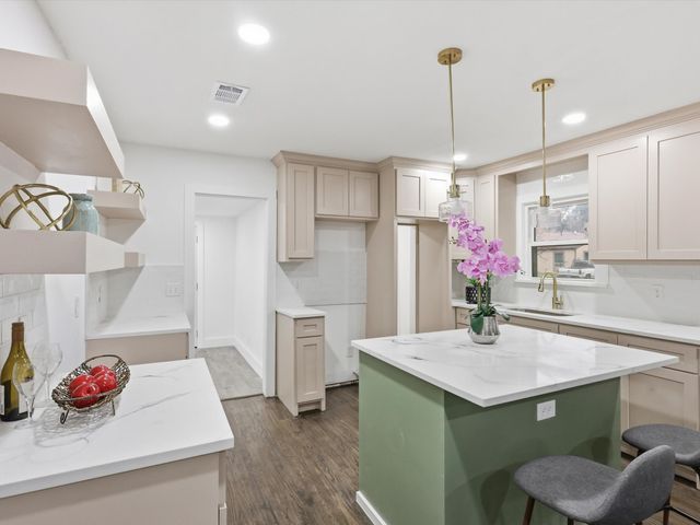 6624 Reeves Street, Richland Hills, TX 76118