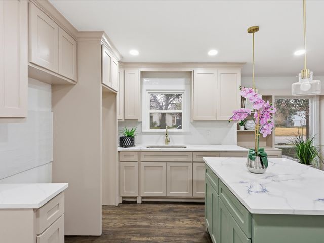 6624 Reeves Street, Richland Hills, TX 76118