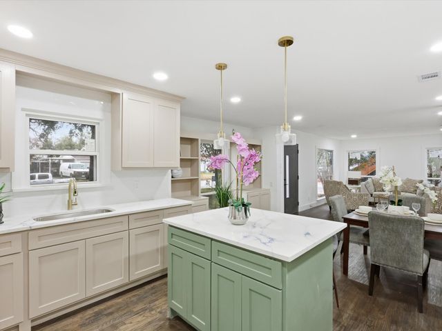 6624 Reeves Street, Richland Hills, TX 76118