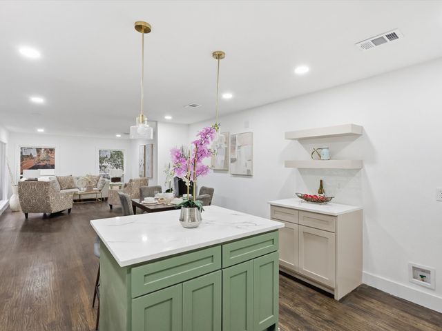 6624 Reeves Street, Richland Hills, TX 76118