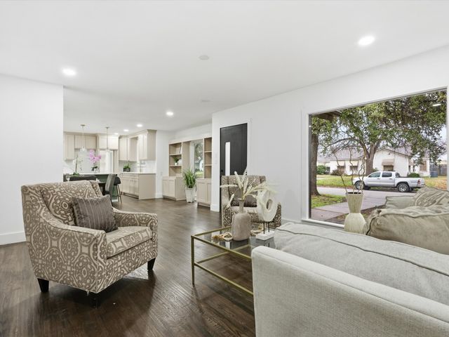 6624 Reeves Street, Richland Hills, TX 76118