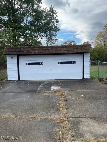 21050 N Vine Avenue, Euclid, OH 44119