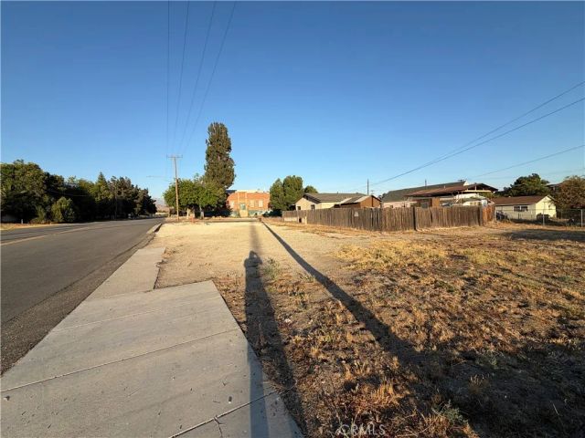 6914 Center, Highland, CA 92346