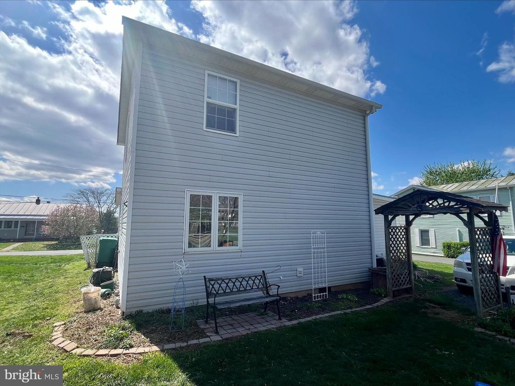 206 WOODLAND AVE, Luray, VA 22835