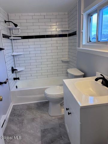 148 Old Loudon Road 2nd Floor, Colonie, NY 12110