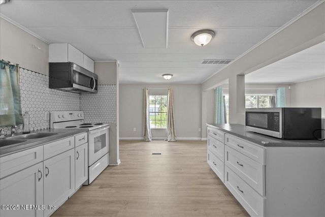 5827 JASON Drive, Jacksonville, FL 32244